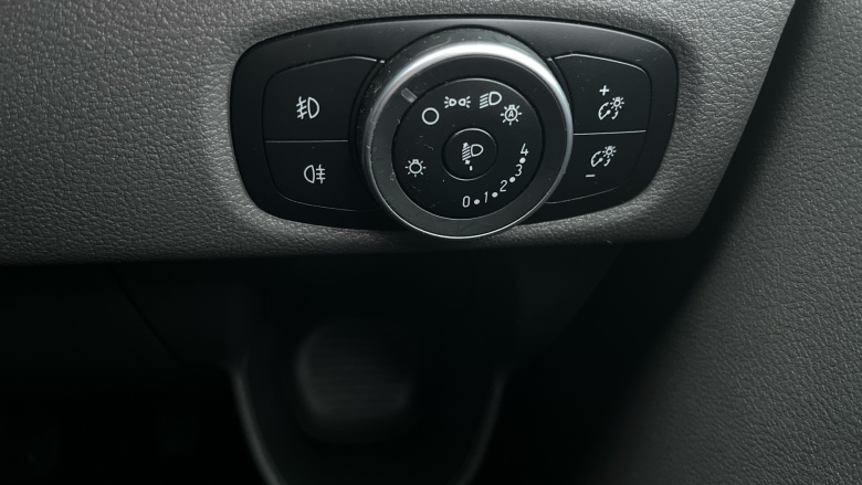 Ford Tourneo Custom Transit Custom Tourneo L2 Diesel Fwd 2.0 EcoBlue 130ps L/R 8 Seater Titanium Auto